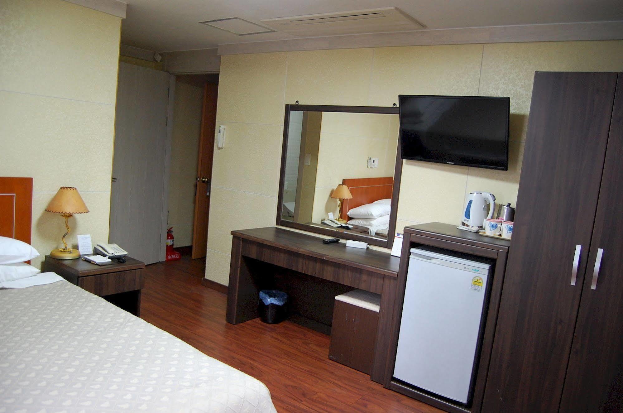 Seoul Ymca Hotel Buitenkant foto
